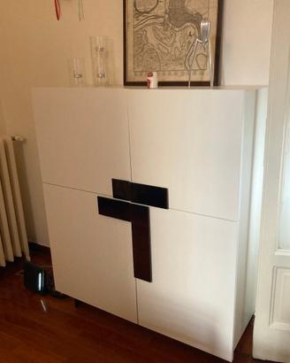 Credenza/ mobile bar bianco con inserti in metallo