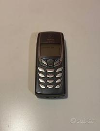 Nokia 6510 con caricabatterie.