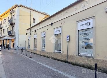 NEGOZIO A CARATE BRIANZA