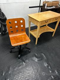 Scrivania con sedia