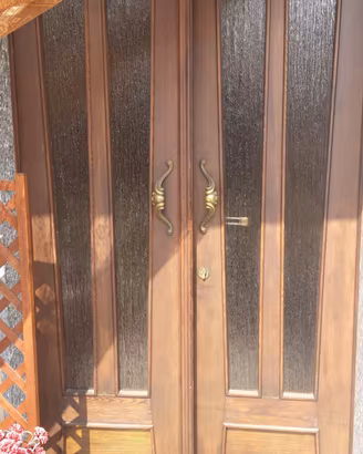 Portoncino legno massello con vetratura
