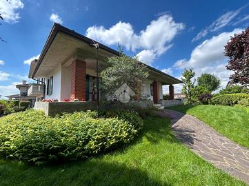 VILLA SINGOLA A VISANO