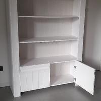 libreria e credenza bassa