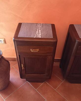 Coppia di comodini in noce con marmo restaurati