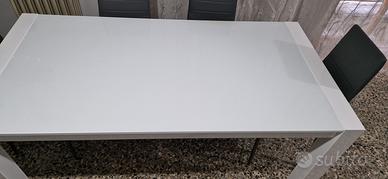 tavolo in vetro allungabile compreso di 8 sedie