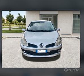 renault clio 2006 3 porte 230 000km 1200benzina75
