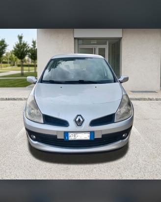 renault clio 2006 3 porte 230 000km 1200benzina75