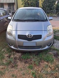 automobile toyota yaris luna