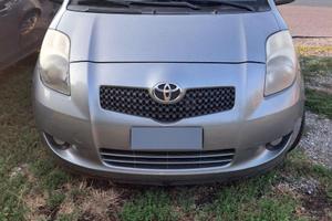 automobile toyota yaris luna