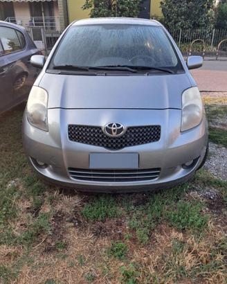 automobile toyota yaris luna