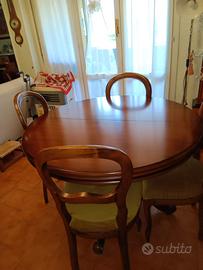 Tavolo e sedie in legno massello