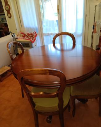 Tavolo e sedie in legno massello