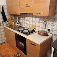 Cucina con elettrodomestici + divano letto