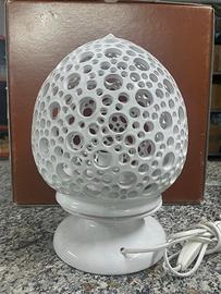 Lampada traforata in ceramica