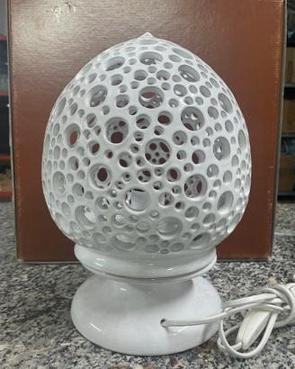 Lampada traforata in ceramica