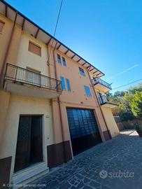 porzione  casa con 2 appartamenti