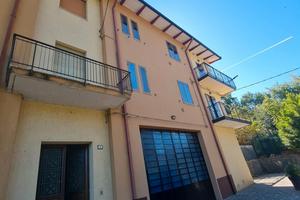 porzione  casa con 2 appartamenti