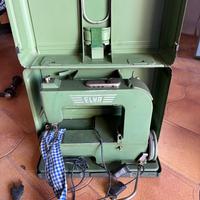 Macchina da cucire vintage portatile elna