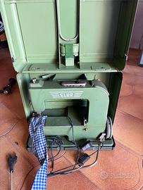 Macchina da cucire vintage portatile elna