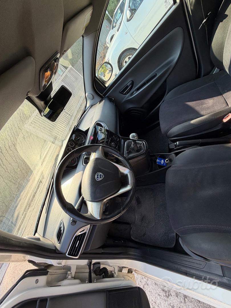 Lancia Ypsilon 2014 photo 5