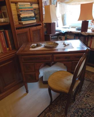 Scrivania in massello in stile classico