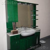Arredamento bagno completo verde brillante