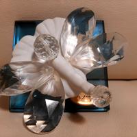 Libellula in cristallo molato con base blu firmata