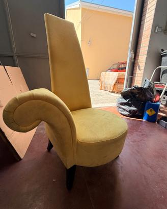 Poltrona asimmetrica stile deco’