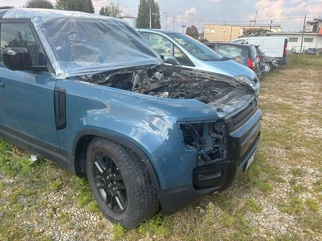Land Rover Defender 2020 photo 4