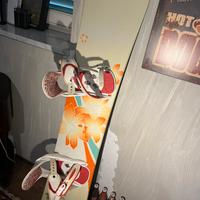 Tavola snowboard con attacchi Burton
