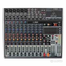 Behringer Xenyx X1832USB. 