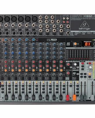 Behringer Xenyx X1832USB. 