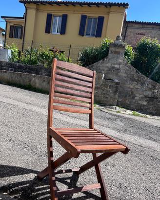 Tavolo e sedie da esterno