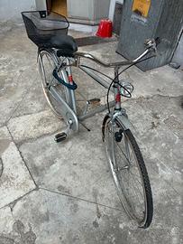 Bicicletta da città grigia con portapacchi - Usato