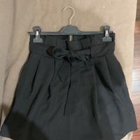 Mini gonna nera con fiocco