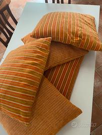 cuscini 60 x 60 e 55x55 (5 pezzi in tot)