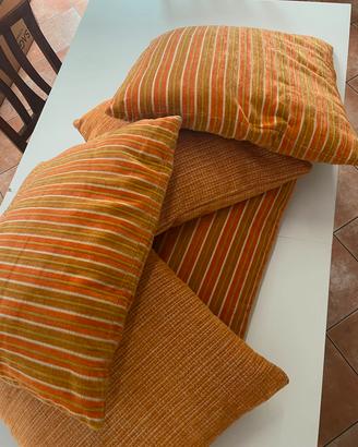 cuscini 60 x 60 e 55x55 (5 pezzi in tot)