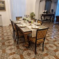 Tavolo in marmo con sedie