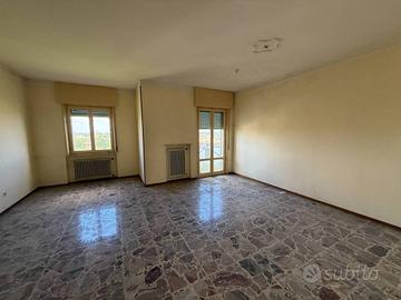 Appartamento di 130 m² con più di 5 locali a Poggi