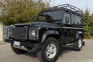Land Rover Defender 90 Adventure
