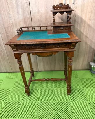 Mobiletto scrittoio con cassetto segreto
