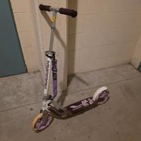 monopattino con cavalletto