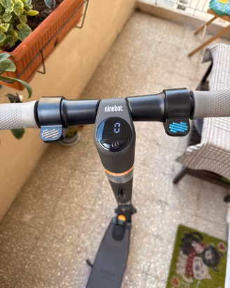 Monopattino Elettrico Segway Ninebot ES2 300W