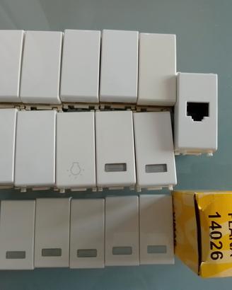 Lotto di 16 dispositivi Vimar Plana