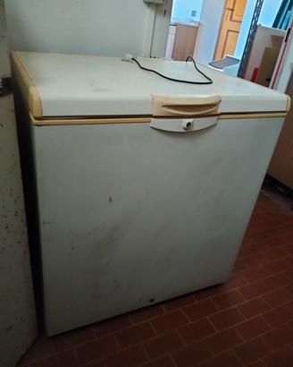 Congelatore a pozzetto Whirlpool 