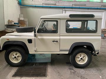 Land rover defender 90