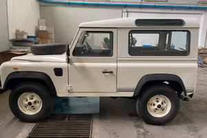 Land rover defender 90