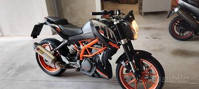 Moto KTM Duke 390