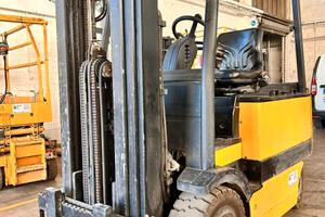 CARRELLO ELEVATORE FIAT OM E25 AC