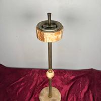 Posacenere a stelo a pressione meccanica in onice